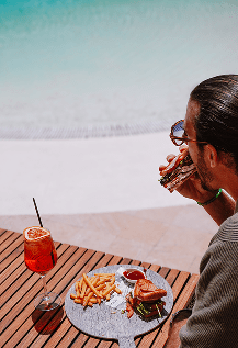 Experiencia gastronómica junto a la piscina en Attitude Banús, Estepona