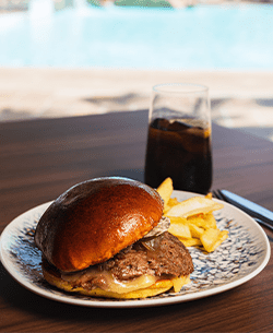 Smashburguer en Aguadulce Pool Club